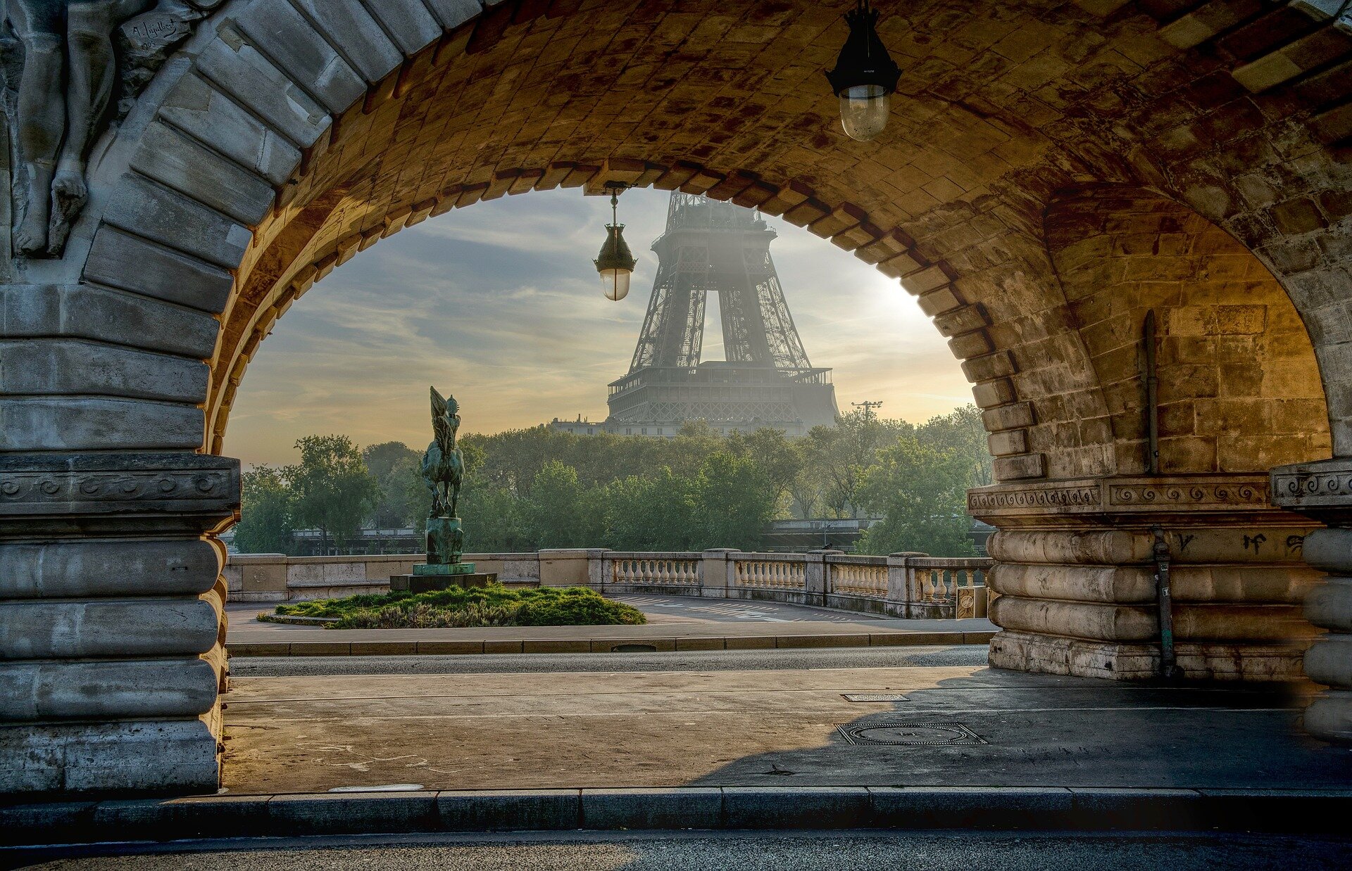 Bir-Hakeim Bridge Paris